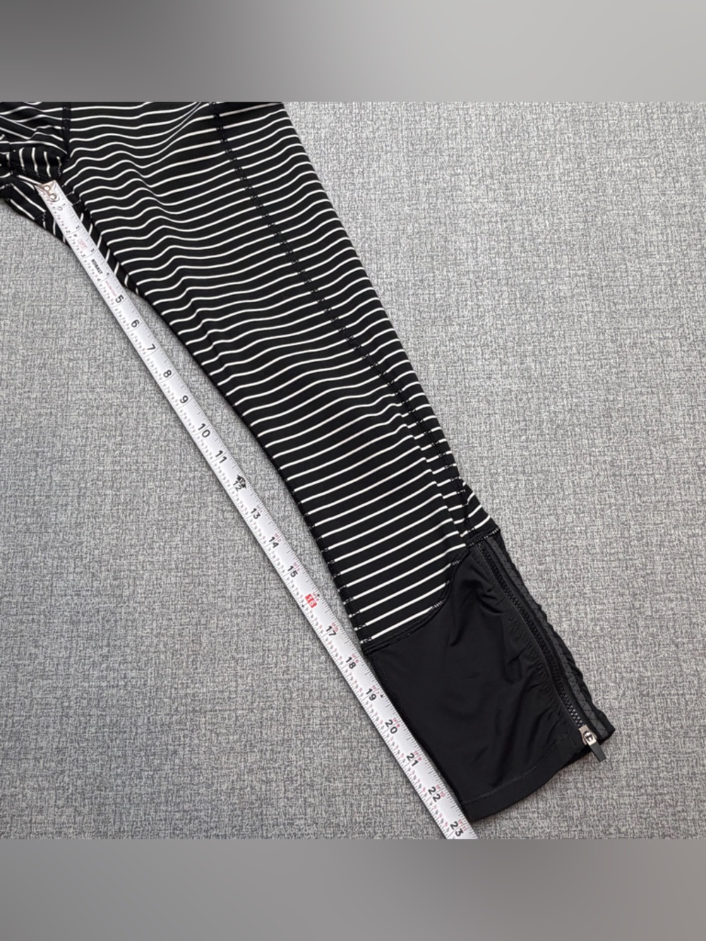 Lululemon Runday Crop-Parallel Stripe White Black - Picture 12 of 13